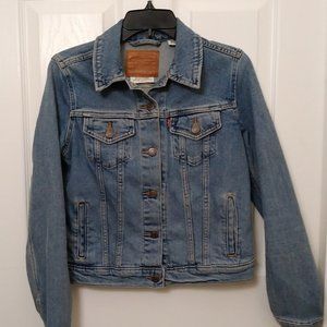 Levi’s Medium Wash Boyfriend Denim Trucker Jacket Small